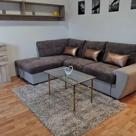 Relax Apartman Gunarasfurdo 아파트 Dombóvár